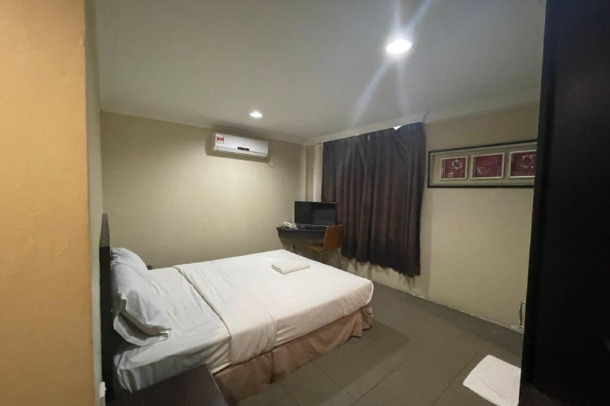 Oyo 90411 Perdana Hotel Labuan Exterior photo